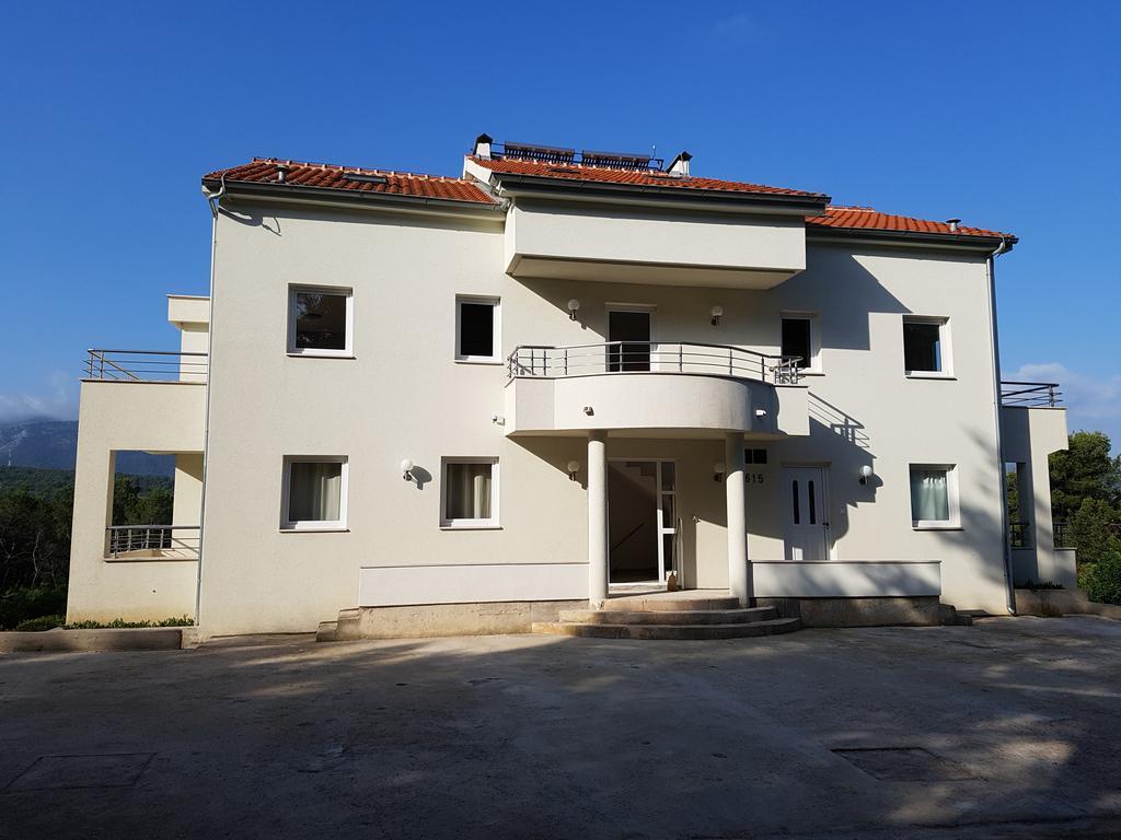 Apartment Maslinica *
