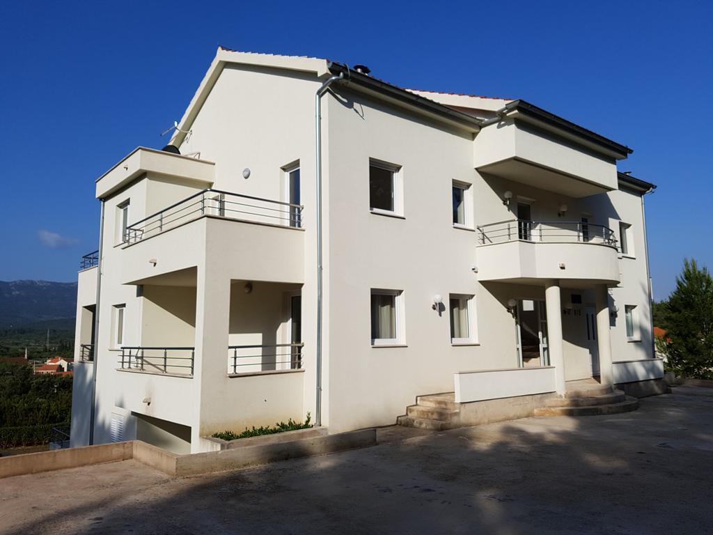 Apartment Maslinica *